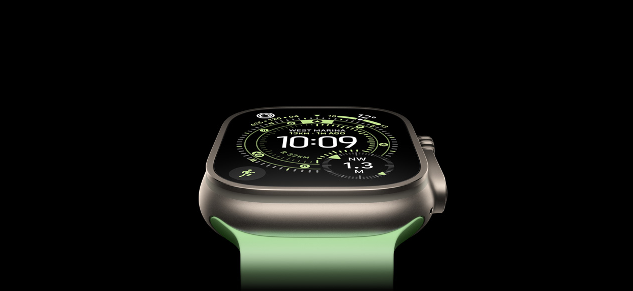 Apple Watch Ultra 3, титановий корпус натурального кольору, компас на циферблаті «Орієнтування», ремінець Ocean кольору «зелений неон»
