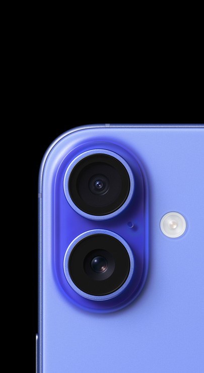 O canto esquerdo da parte de trás de um iPhone na cor ultramarino com duas câmeras na vertical